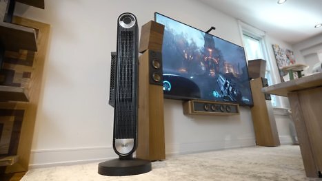 Gaming-PC im Wohnzimmer-Ventilator versteckt: 3D-Druck-Mod kühlt Atomman G7 PT mit Turmventilator