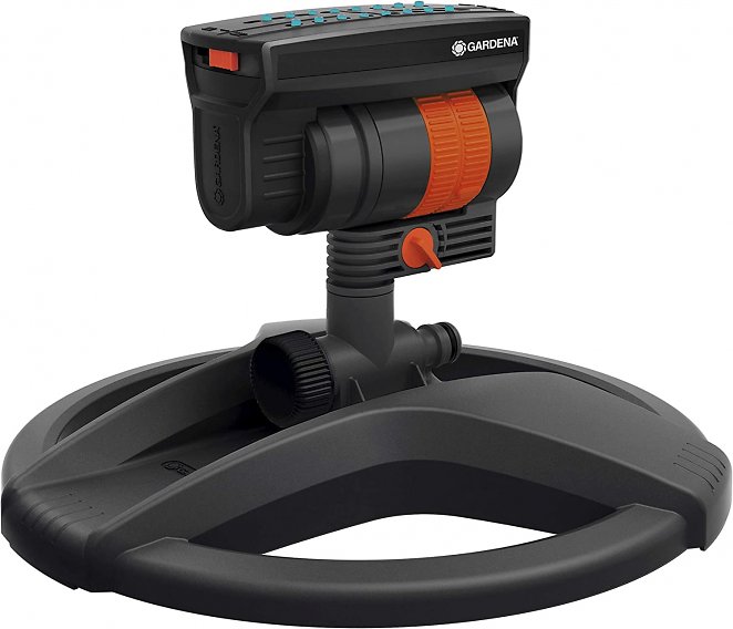 Gardena Viereckregner AquaZoom compact: Regner zur Bewässerung von Nutzflächen von 9-216 m², Reichweite 3-18 m, Sprengweite 3-12 m, integrierter Innenfilter