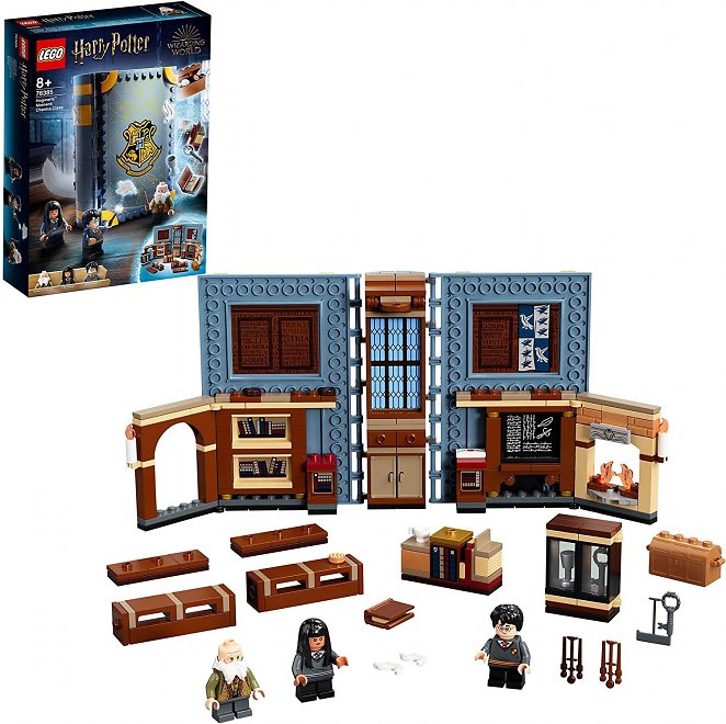 LEGO 76385 Harry Potter Hogwarts Moment: Zauberkunstunterricht Set, Spielzeugkoffer mit Minifiguren, Sammlerstück