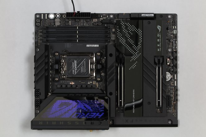 Asus bietet schon seit 2022 funktionierendes USB4 für AM5 - in Kombination mit Dual-5.0-M.2 und vollwertigem Sound.
