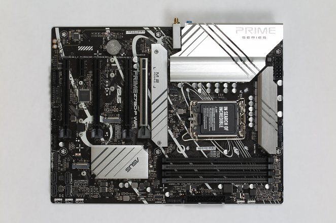 Zwölf schnelle Kerne homogen am Stück: Das bieten aktuell nur Sockel-1700-Mainboards.