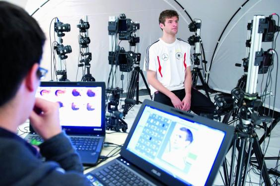 Motion Capturing & 3D Head Scanning in FIFA 2012 - 2012/05/FIFA_12_3D_head_Scanning_Neu.jpg
