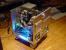 Gewinner-Mod - Innereien: Der Aluminiumtower ist in sich zweigeteilt. Auf der einen Seite finden sich die Laufwerke, auf der anderen das Mainboard.