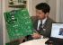 AMD's David Schwarzbach hält ein DTX-PCB.