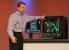 Pat Gelsinger zeigt "Skulltrail" (Bild: Intel)