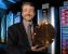 Pat Gelsinger mit einem Itanium-Wafer