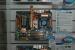 <strong>Gigabyte EP45T Extreme</strong>: Das DDR3-Mainboard ist ganz klar für Übertakter ausgelegt. Ob die "Kühlkarte", die mit Heatpipes mit der Northbridge verbunden ist, zu einer niedrigeren Temperatur verhilft, wird ein Test zeigen. Diagnose-LEDs helfen bei mussglückten Übertaktungsversuchen.