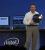 Pat Gelsinger (Intel) zeigt Wafer des Nehalem mit acht Kernen, von Tukwila und Dunnington.