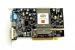 Radeon 9600/Pro (2003): 3D-Featureset wie die R300/R350, allerdings nur vier Pixel-Pipelines, 128-Bit-Speicherinterface und eine fehlenden Stufe von hierarchical-Z. Umstrittene TMU-Fähigkeit, bei trilinearer Filterung Samples einzusparen und so höhere Fps zu ungunsten der Bildqualität zu erreichen. Im Bild die Sapphihre Radeon 9600 XT Ultimate (RV360).