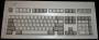 Die Mutter der Tastatur wäre hier übertrieben, denn das ist die Schreibmaschine, aber sie sehen schon deutlich: Da ist nicht viel passiert bis auf ein paar Tasten mehr und reichlich Klimbim.