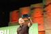 Nvidia-CEO Jen-Hsun Huang zeigt stolz eine vermeintliche Fermi-Grafikkarte auf der GTC 09