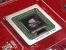 Nvidias NV40-GPU wurde per High-Speed-Interconnect (HSI, im Bild unterhalb des Haupt-Chips), einem separaten Brückenchip, das PCI-Express-Protokoll beigebracht.