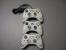 Oben und unten die beiden Controller von Datel, in der Mitte der offizielle Xbox-360-Controller von Microsoft