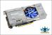 Galaxy hatte bei dieser GTX 470 die eigentlich sinnvolle Idee, den Lüfter herausklappbar zu machen. So lässt sich der Kühler leichter vom Staub befreien.