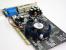 Inno3D kam auf die geniale Idee, wie man eine schnarchlahme Geforce FX 5200 noch weiter bremsen könnte: Einfach anstelle des AGP- einen PCI-Anschluss nutzen. Dafür könnten vorausschauende Käufer dieser Karte sie auch heute noch mit topaktuellen Sechskernern betreiben.