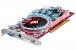 Die Radeon 9800 XT basierte im Wesentlichen auf dem R300, dafür aber mit mehr Takt und 256 MiByte Speicher. Mit rund 500 Euro ging ATi gegen das wieder erstarkte Nvidia an den Start, dank Overdrive legte die XT zudem noch etwas an Takt zu