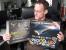 Daniel Möllendorf bewundert die zwei neuen Mainboards: Ist das Asus Sabertooth 990FX oder das ...