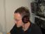 Daniel Möllendorf testet neue Headsets direkt am Stand auf der Gamescom.