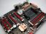 Heatkiller Mainboard-Set für Asus Crosshair V. Die beiden Spannungswandlerkühler setzen auf eine gemeinsame, L-förmige Bodenplatte.
