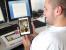 Ein E-Book-Reader ist unaufgefordert in der Redaktion angekommen. Pit schaut ihn sich näher an.