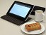 September: Das Android-3.x-Tablet Eee Pad Slider von Asus verfügt über eine ausziehbare Tastatur sowie USB-Anschlüsse. Damit eignet es sich als Netbook-Ersatz, ist aber dementsprechend dicker und schwerer als die meisten anderen aktuellen Tablets.
