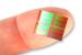 IMFT mit 20-nm-Flash: 1 Terabit an Daten auf einer Fingerspitze - acht Chips entsprechend ein Terabyte.