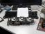 Vorbildlich, vorbildlich: Die aktuelle Produktion ist gerade zu Ende, da hat unser Marc schon wieder Arbeit auf dem Schreibtisch liegen. Da kann er gleich am Montag überprüfen, ob der Arctic Accelero Xtreme die HD 7970 wirklich kalt stellt.