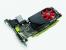 AMD Radeon HD 6450 (Apr. 2011): Caicos ist der Einsteigerchip der HD-6000-Reihe und eine Neuentwicklung. Gegenüber der alten Einstiegsgeneration wirft er doppelt soviel Shaderpower in die Waagschale, welche bei der DDR3-Version aufgrund der niedrigen Speicherübertragungsrate jedoch zumeist verpufft. Erst die aus Kostengründen weitaus seltenere GDDR5-Version kann sich hier absetzen.
