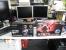 Raff, bekennder Hesse, hat sich nach den Strapazen des GTX-680-Tests in Richtung Äpplwoi-Äquator (Originalzitat) abgesetzt. Und da böse Zungen behaupten, er wäre eine Nvidia-Fanboy, haben wir ihm einfach mal zwei neue High-End-Karten der Konkurrenz auf den Schreibtische gestellt, wie gemein. 