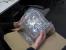Was sich wohl in dieser formschönen Verpackung versteckt. Auch Marco Albert ist noch ratlos. 