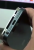 iPhone mit heutigem Dock-Connector (oben) und ein angebliches iPhone 5 Gehäuse mit deutlich kleinerem Anschluss im Vergleich.
