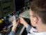 Daniel geht der PC Games Hardware schon wieder fremd und testet Smartphones. Hier hält er gerade stolz das Samsung Galaxy S4 in der Hand und will uns davon überzeugen, dass wir auch auf der mobilen PCGH-Seite gerade mit diesem doch verdammt großen Telefon optimal surfen können. Ob seine Mission erfolgreich war wird sich zeigen, wenn alle iPhone-Besitzer in der Redaktion ihr Gerät in Rente schicken. 