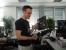 Daniel ist unser Mann mit den Mainboard-Händen und seinem Gesichtsausdruck nach zu urteilen kann er mit dieser berufsbedingten Mutation auch ganz gut Leben. Ob er allerdings Haswell- oder Ivy-Bridge-Platinen als Handersatz bevorzugt, war trotz seiner guten Laune nicht herauszufinden.