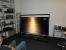 Da macht Fernsehen doch mal richtig Spaß, oder? Und Sie benötigen auch nur schlappe 35.000 Euro um diesen 4K-Riesenflachmann mit 85 Zoll (2,15 Meter) Bilddiagonale in Ihr Wohnzimmer stellen zu können, Ach ja, was wir noch vergessen haben: Sie benötigen auch mindestens vier starke Kerle, die ihnen dabei helfen das Aufzugs-feindliche Gerät in das heimische Wohnzimmer zu schleppen.