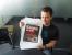 Es ist fast fertig: Thilo präsentiert stolz das neueste Bookazine für angehende Profi-Fotografen. Für den Verkauf muss die gesamte Auflage des mehrere Kilo schweren Bookazine aber noch gedruckt, ausgeschnitten und gebunden werden. Ab dem 28.08.2013 gibt es <a href="http://www.pcgameshardware.de/PC-Games-Hardware-Brands-18366/News/PCGH-Kamera-im-Griff-1078283/" target="_self" >das Sonderheft </a> am Kiosk.