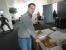 Als (laut Pass) Italiener hat Reinhard eine besondere Begabung dafür, Pizzen zu zerteilen. Dieses Talent konnte er am Dienstag beweisen, seinem ersten Tag als Redakteur (vorher: Volontär).
