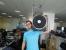 Groß haben wir angefangen, groß geht es weiter. Hier sehen Sie Audio-Phil mit seinem neuesten Spielzeug, welches er sogleich auf seine Ghetto-Blaster-Qualitäten überprüft. Sein Fazit: Die schmerzhafte Kante ist kein Hindernis für einen Kerl, das Problem stellt aber die Anzahl der Batterien dar, welche man bräuchte um diese Klangbox kabellos zu betreiben. Die müssten wohl auf der anderen Schulter auf die gleiche Weise transportiert werden.