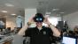 Während die meisten Kollegen mit der 3D-Brille hart zu arbeiten versuchen, ist Herr Vötter immer für eine Ablenkung zu haben. Seine großen Pupillen im Bild stammen nicht etwa von der Einnahme verbotener Substanzen, sondern von einem falsch herum getragenen Oculus Rift. Raff äußerte nämlich die Vermutung, dass Sam Fisher aus Splinter Cell das genauso gemacht haben könnte. Die Ähnlichkeit der beiden ist in der Tat unverkennbar.