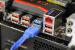 Das Gleiche in Blau: Da MSI die spätere USB-3.1-Intergration bereits in der X99S-Familie berücksichtigt hat, muss bei den USB-3.1-tauglichen X99A-Modellen nur der USB-Controller ausgetauscht und der zugehörige Anschluss farblich markiert werden.