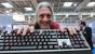 Statt eines Hand-On-Berichts liefert unser Tastatur-Papst von der diesjährigen Cebit in Hannover lieber ein Bild ab, in dem er seine Hände höchstpersönlich an das neue Cherry MX Board 6.0 legt. Und wie der Gesichtsausdruck unserer weiß-grauen Eminenz zeigt, freut er sich wie Bolle, dass er das edle Stück zumindest jetzt schon einmal berühren darf. Wer weiß, vielleicht bekommt er schon bald sein eigenes Exemplar, das er dann ausführlich testen darf.