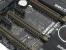 Biostar Gaming Z97X: Zahlreiche PCI-Express-Splitter weisen auf die Umverteilung von 16 PCI-E-3.0-Lanes über 3 mechanische ×16-Slots hin. Im Gegenzug sorgt der PCI-E-Switch hinter dem unteren ×1 für entspannte PCI-E-2.0-Verhältnisse.