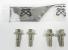 Das von Scythe Anfang Dezember verschickte Nachrüstkit enthält ein Päckchen Wärmeleitpaste und zwei verlängerte Halterungsschrauben. Mit den Originalen (rechts) lässt sich die Halterung um 2 mm weiter anziehen. Langfristig möchte Scythe die gleichen Lockerung durch Unterlegscheiben erreichen.