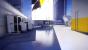 Mirror's Edge: Catalyst setzt verstärkt auf Screenspace Reflections. Wie alle Screenspace bzw. "Umgebungs-"Effekte lassen sie sich einfach durch den Umstand ausmachen, dass sie auf schon berechnete Informationen zurückgreifen und nur erfassen können, was schon auf dem Bildschirm (oder im Falle von SSAO den Tiefeninfomationen im Z-Buffer des Bildes) zu sehen ist.