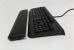 Ausstattungsmerkmale wie der USB-2.0- und Sound-Anschluss (vierpolig, 3,5 mm Klinke) sind schon beim Vorgänger der Razer Black Widow Chroma V2 zu finden. Die Handballenablage jedoch ist neu und verhilft der Neuauflage zu einer verbesserten Wertung von 1,30.
