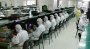 Arbeiter fliehen wegen eines Lockdowns aus einem der größten Foxconn-Werke in China. Die Produktion von Apples iPhones könnte dort beeinträchtigt werden.