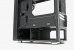 Für 3,5-Zoll-HDDs befindet sich in der Netzteilkammer ein nicht entfernbarer Käfig. 2,5-Zoll-SSDs werden auf der Rückseite des Mainboard-Trays befestigt. &nbsp;