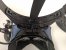 HTC Vive Cosmos im Test: Das abgenommene Polster zeigt das verlegte Audiokabel