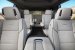 2021 Cadillac Escalade Innenraum mit Lautsprechern in den Kopfstützen.