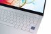 Samsung Galaxy Book Ion NP930XCJ Aura Silver Detailansicht rgb