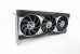 AMD Radeon RX 6900 XT: Die RDNA-2-Speerspitze basiert auf dem gleichen 2,5-Slot-Design wie die RX 6800 XT, äußerlich sind sie nur durch die Aufschrift am rückseitigen Sticker zu unterscheiden. Die RX 6800 trägt dagegen einen Dual-Slot-Kühler.